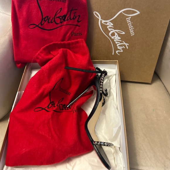 Louboutin Heels, size 39, worn once . great - Picture 4 of 6